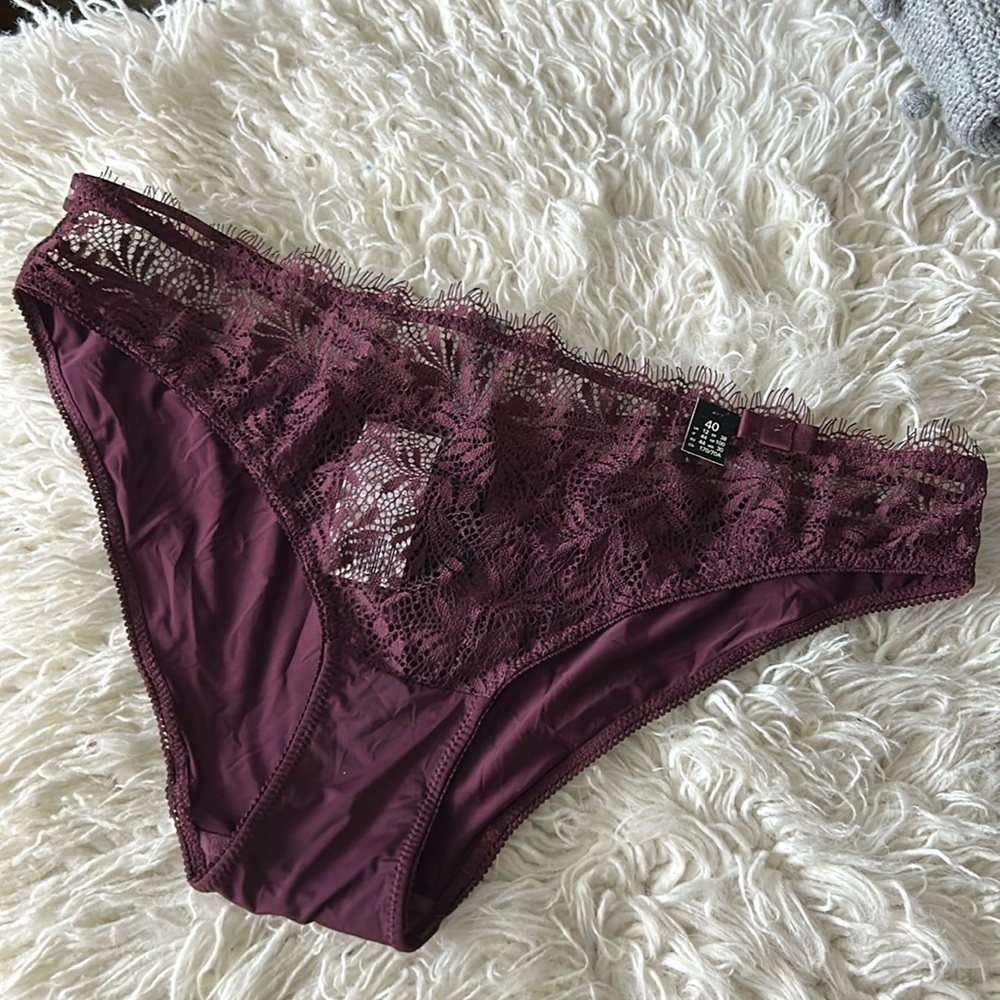 Etam Burgundy lacy Underwear